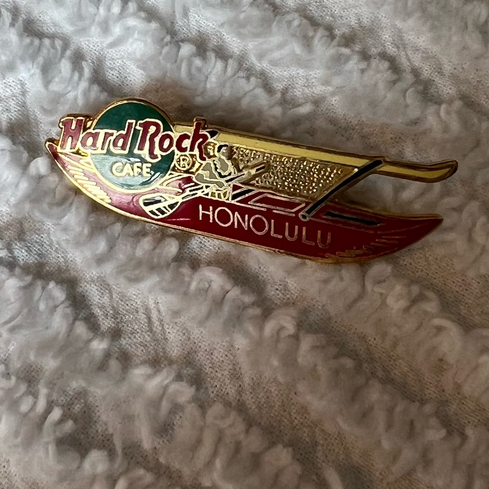 Hard Rock Cafe Honolulu pin mint condition